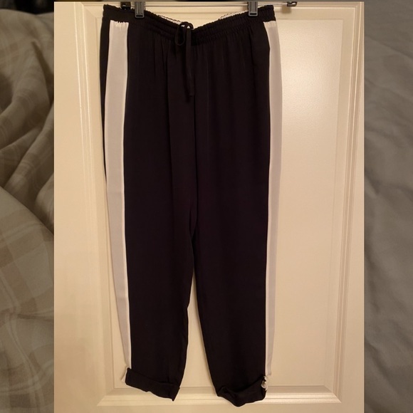 Pants... never worn. Great condition - Picture 2 of 3